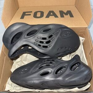 adidas YZY Foam RNR Kids in Onyx